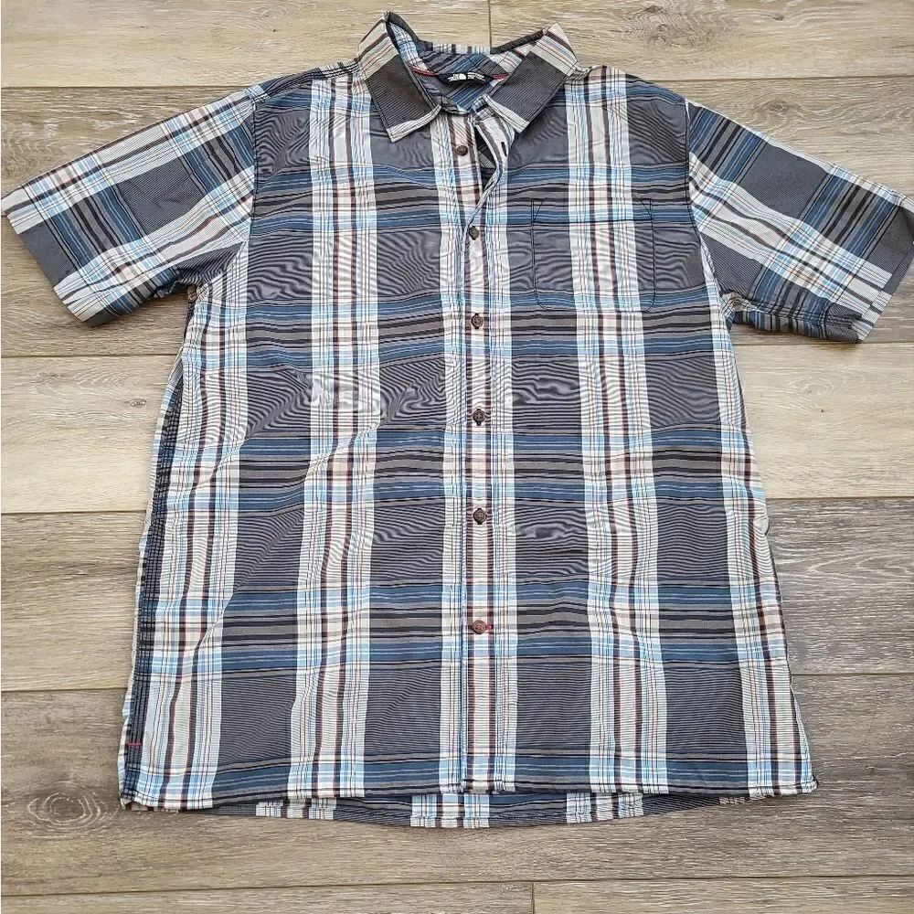 The North Face Plaid Short Sleeve Button Front Shirt Men's med